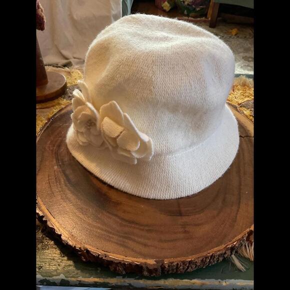 croft & barrow Accessories - White Wool blend Bucket Hat with Flower Detail